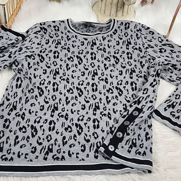 Animal Print Soft Detailed Knit Long Sleeved Tunic with Black & White Trim - Picture 3 of 8
